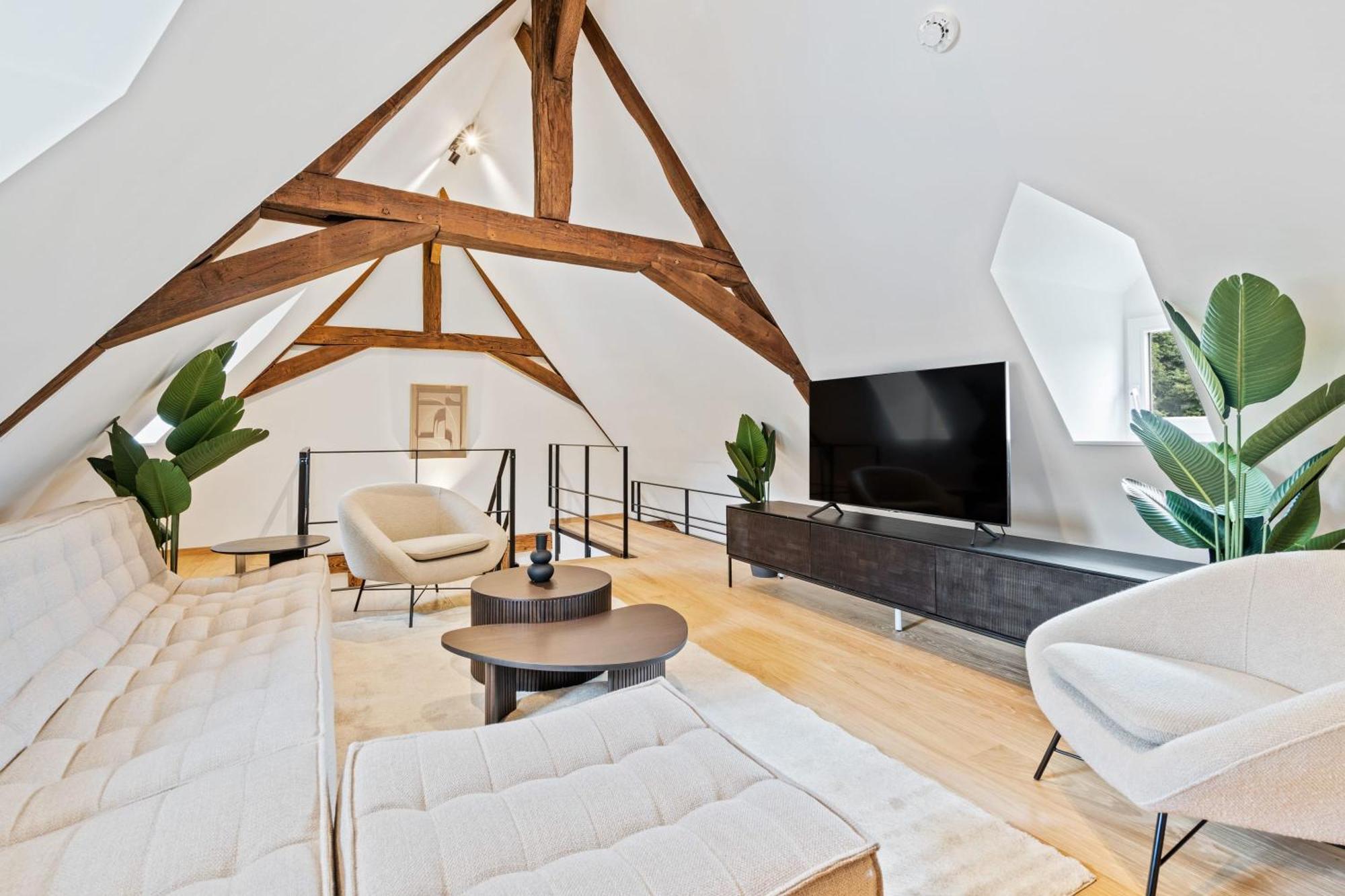Elegant Clausen Apartment With King Bed & Wifi Люксембург Экстерьер фото